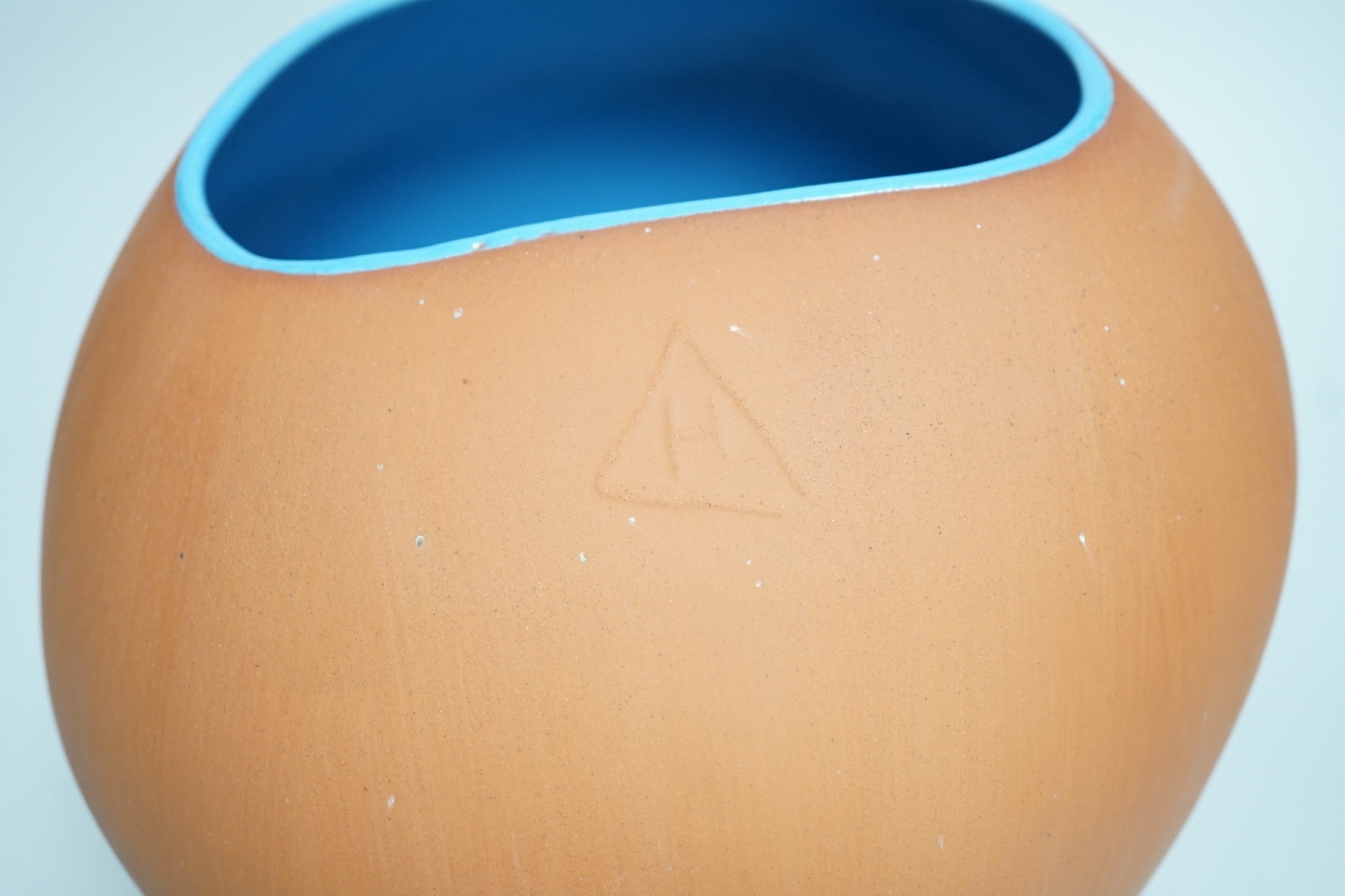 Heather McCartney, a pottery tulip vase, 21cm